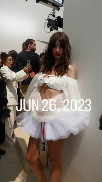 emrata_1703788443_3267936796691506070_1999824.jpg