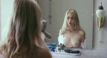 762847652_JuliaDietze_Lili2003_nackt3_123_555lo.JPG