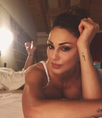 Anna Tatangelo - piedi.jpg