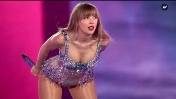 Taylor-Swift-takes-down-SpiderMan-IedkfZi-p-F7xM.jpg