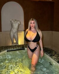 lali957_3357677497364248339.jpg