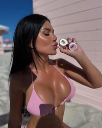 GLeeFG7XcAAC519-edit.jpg
