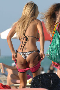 Shauna-Sand-splash.jpg