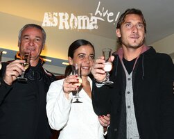 Francesco-Totti-Rosella-Sensi-e-Claudio-Ranieri-Brindisi-Trigoria.jpg
