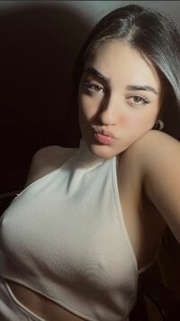 LoveThreads.Net_446276590_1249498989345709_1438495259785519833_n.jpg