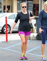 Reese+Witherspoon+Reese+Witherspoon+Hits+Gym+92LOnWq2aCBx.jpg