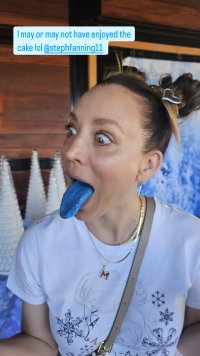 kaleycuoco_1741501479_11678672.jpg