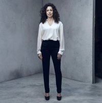 Silvia Avallone mora riccia milf jeyuxrve.jpg