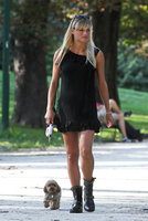 Michelle_Hunziker_Walking_the_Dog_in_Milan_August_29_2013_05-08312013153616000000.jpg