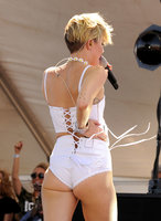Miley-Cyrus-at-2013-iHeartRadio-15.jpg