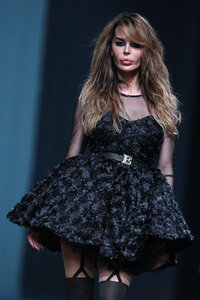 20131024-Nina-Moric-runway-6.jpg