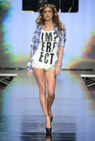 20131018-Belen-Rodriguez-on-the-runway-for-imperfect-6.jpg