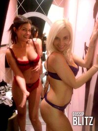 02-Sara-Tommasi-Giovanna-Rigato-Hot-Seno.jpg