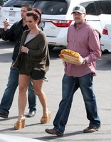 Britney Spears - Out for lunch in Agoura Hills  006.jpg