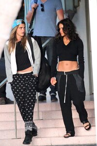 Michelle-Rodriguez-et-Cara-Delevingne-en-vacances-en-Floride-le-30-mars-2014.jpg