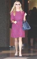 reese-witherspoon-out-and-about-in-west-hollywood-10-21-2015_10.jpg