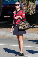 reese-witherspoon-heading-to-a-nail-salon-in-beverly-hills-11-06-2015_5.jpg