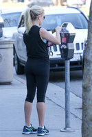 reese-witherspoon-out-amp-about-in-yoga-pants-in-la-2202016-3.jpg
