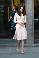 kate-middleton-at-the-national-portrait-gallery-in-london-5416-6.jpg