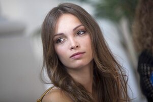 Lola Le Lann.jpg