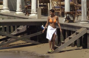 HalleBerryOnTheSetOfJamesBondDieAnotherDayInSpain (8).jpg