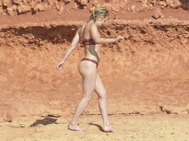 Kate-Hudson-in-Bikini-2016--21.jpg
