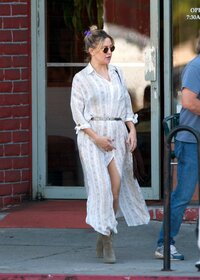 Kate-Hudson-in-Long-Dress--07.jpg