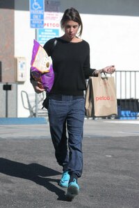 Elisabetta-Canalis--Shopping-at-Petco--09.jpg