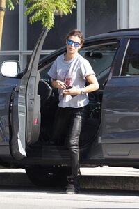 elisabetta_canalis_out_for_lunch009.jpg