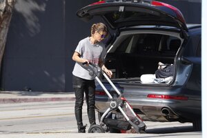elisabetta_canalis_out_for_lunch021.jpg