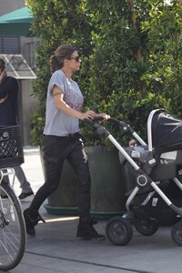 elisabetta_canalis_out_for_lunch025.jpg