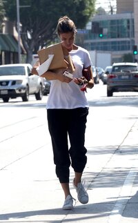 51711315_hqcelebcorner-2.jpg