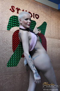 blondie-johnson-teasing-tranny.jpg