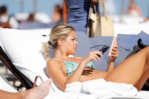 58724158_hqcelebcorner-20.jpg