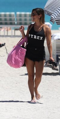 66955102_hqcelebcorner-13.jpg
