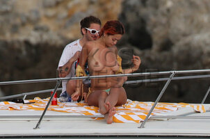 Rita-Ora-Topless-TheFappeningBlog.com-8.jpg