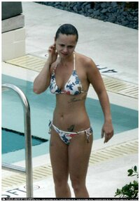 christina ricci in bikini 01.jpg