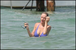 uma thurman in costume blu 20.jpg