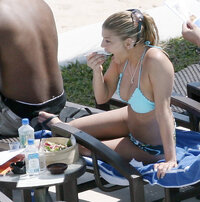 fergie im bikini 10.jpg