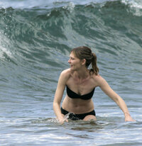 kirsten dunst in bikini 01.jpg