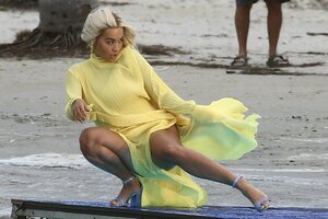 Rita-Ora-Upskirt-TheFappeningBlog.com-8.jpg