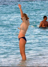 uma thurman in bikini 04.jpg