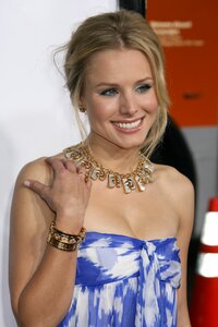 kristen bell al gala 03.jpg