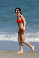 christina ricci in bikini rosso 02.jpg