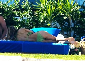 fergie in bikini 17.jpg
