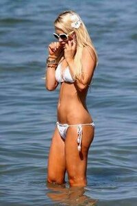 laura dzrewicka in bikini 10.jpg