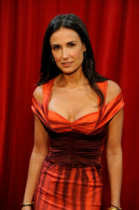 demi moore al red carpet 02.jpg