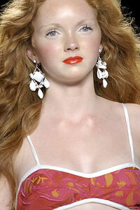lily cole in sfilata 14.jpg