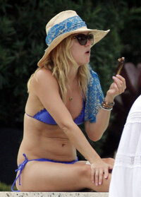 kate hudson in bikini 02.jpg