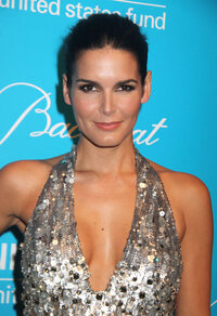 angie harmon al gala 05.jpg